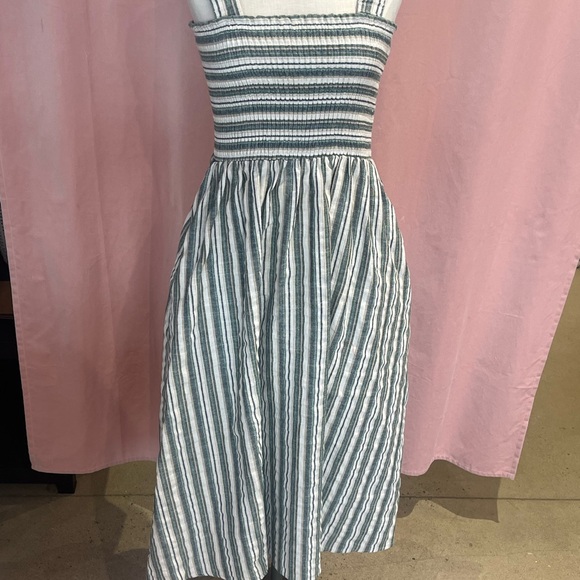 Staple the Label Striped Midi Dress Size M Smocked Linen Blend Pockets Summer - Picture 3 of 8